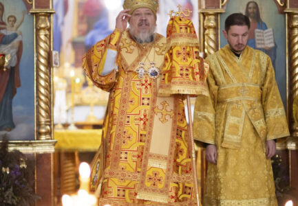 Архиепископ Стефан совершил Литургию и освящение колоколов в храме г. Василевичи