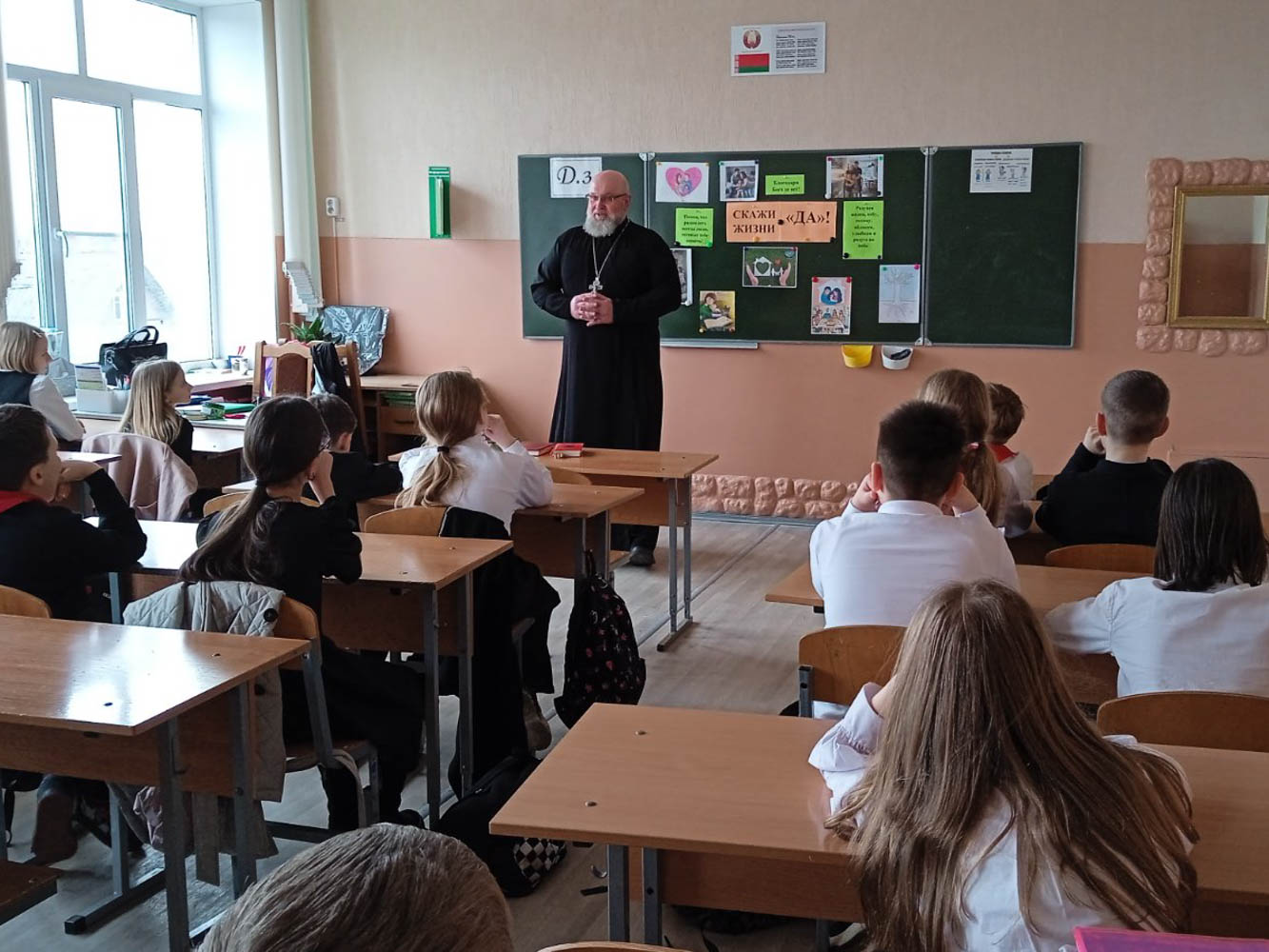 В Речице школьники познакомились с церковной книгой и библейской историей